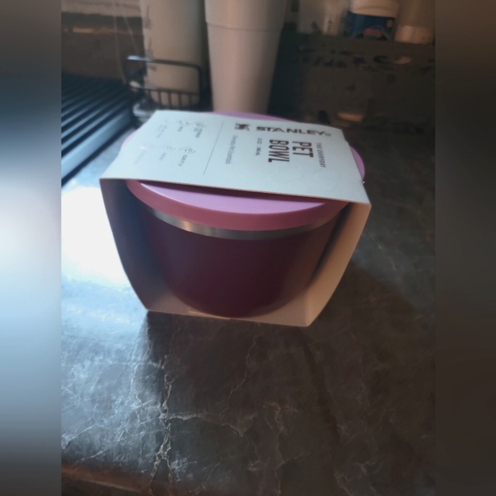 Stanley pet bowl